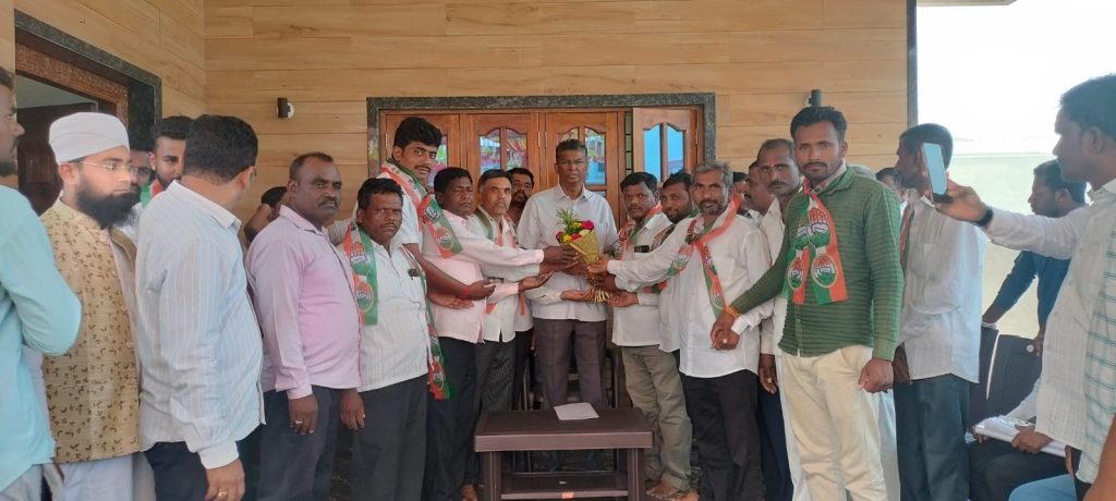 Congress entry of many from Jainapur