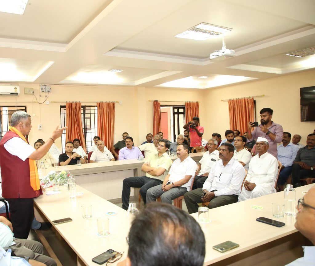 पंतप्रधान मोदींमुळे उद्योग क्षेत्राची भरभराट Industrial sector is booming due to Prime Minister Modi