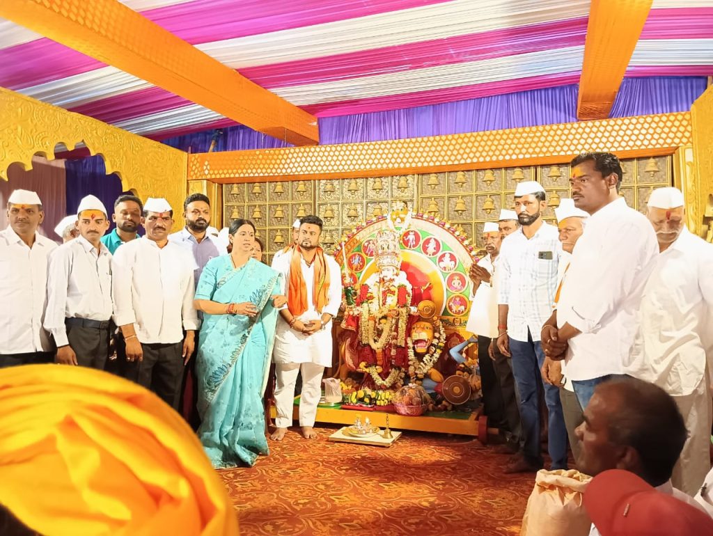Minister Lakshmi Hebbalkar of Mahalakshmi Devi at Benkanhalli took darshan