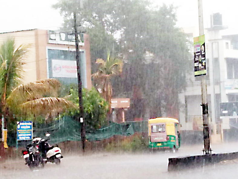 Hail in the air in Hindalga area