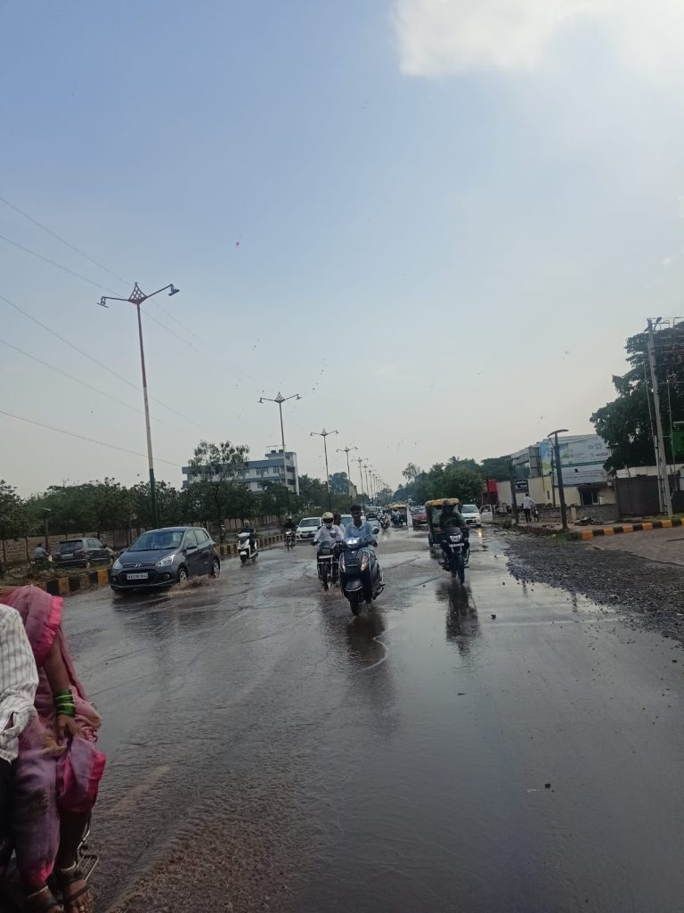 शुक्रवारी ढगांच्या गडगडाटासह पावसाचे आगमन Rain arrives on Friday with thunderstorms