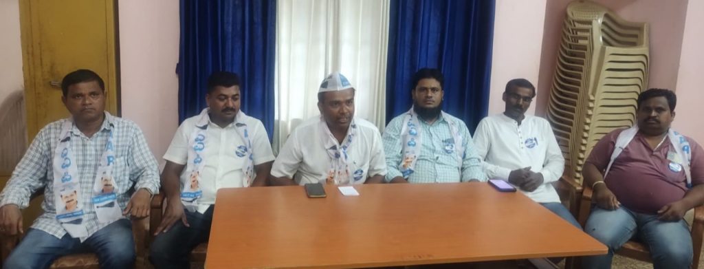 आम आदमी पक्षाचा निंबाळकरांना जाहीर पाठिंबा Aam Aadmi Party's public support for Nimbalkar