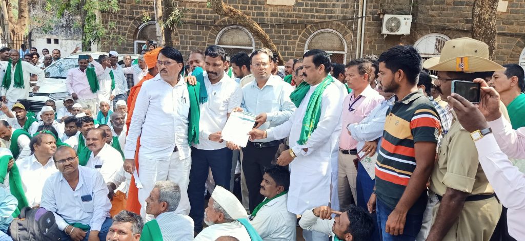 Waiting for an hour for the Collector for a statement