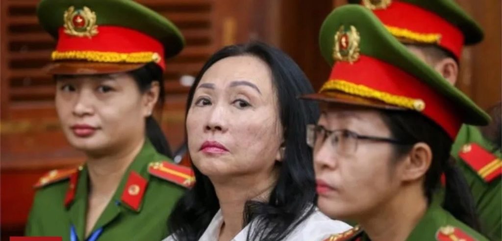 व्हिएतनाममध्ये अब्जाधीश उद्योजिकेला मृत्युदंड Billionaire businessman sentenced to death in Vietnam