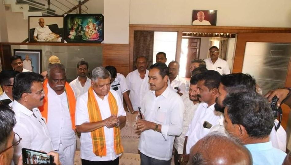 निवडणुकीच्या पार्श्वभूमीवर काँग्रेसला भगव्याची आठवण Congress remembers saffron in the wake of elections