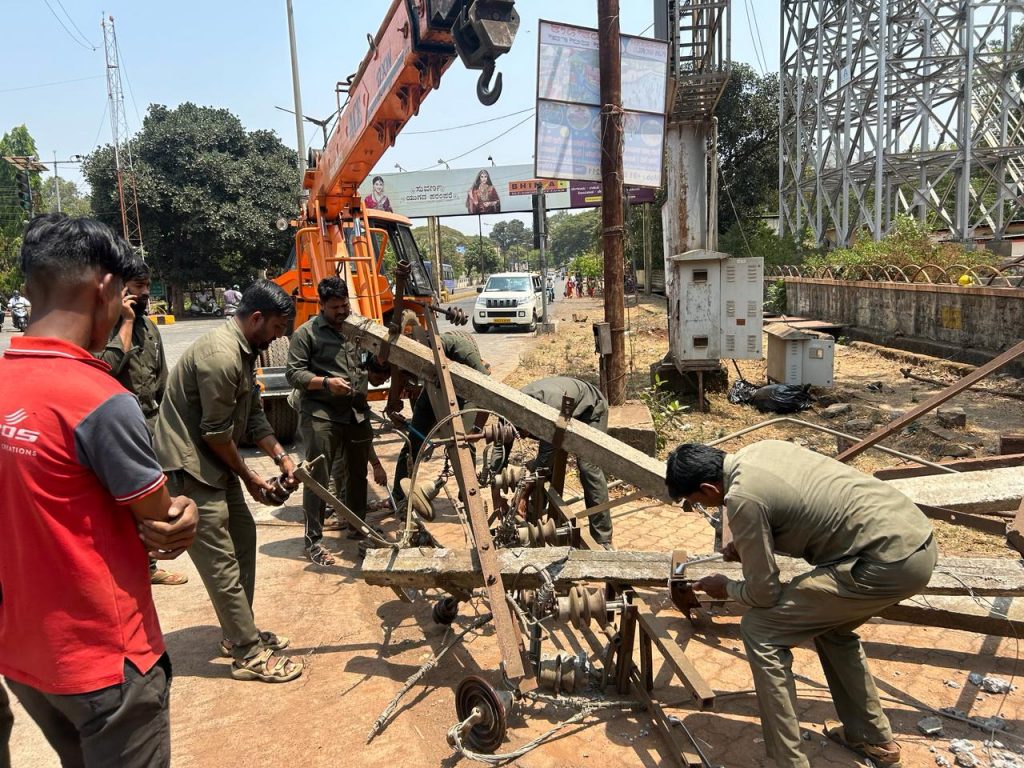 'Te' dangerous power poles at Gogte Circle removed