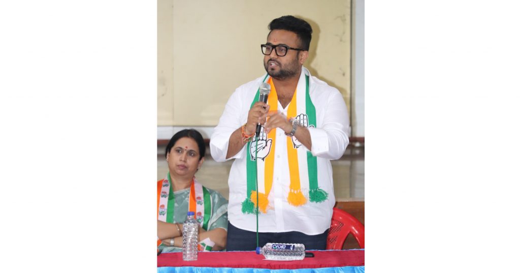 Vote for Congress for the development of the district