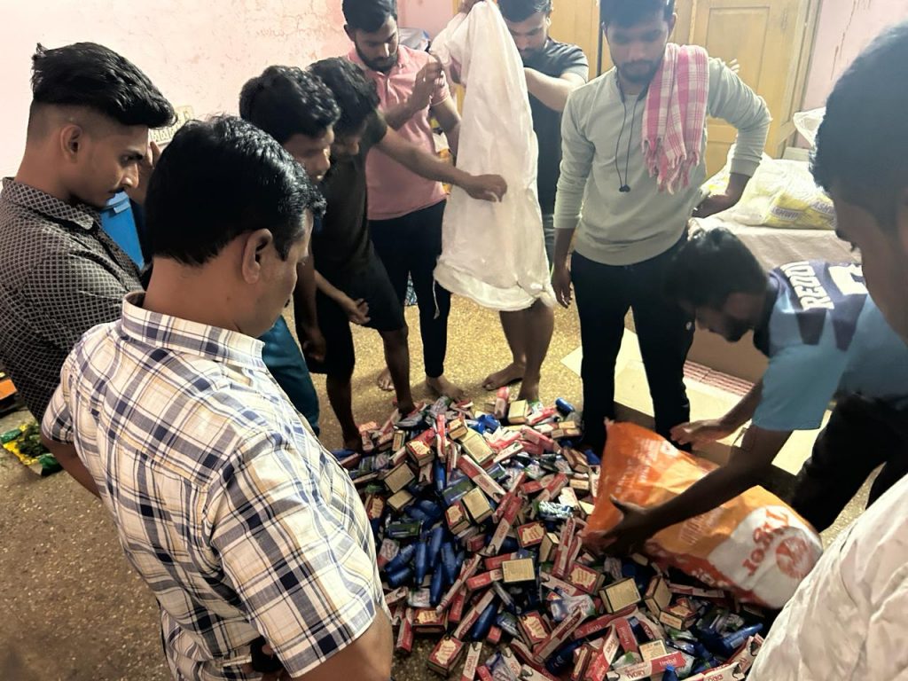 मागासवर्गीय विद्यार्थ्यांच्या सरकारी किटवर डल्ला Dalla on government kits for backward class students