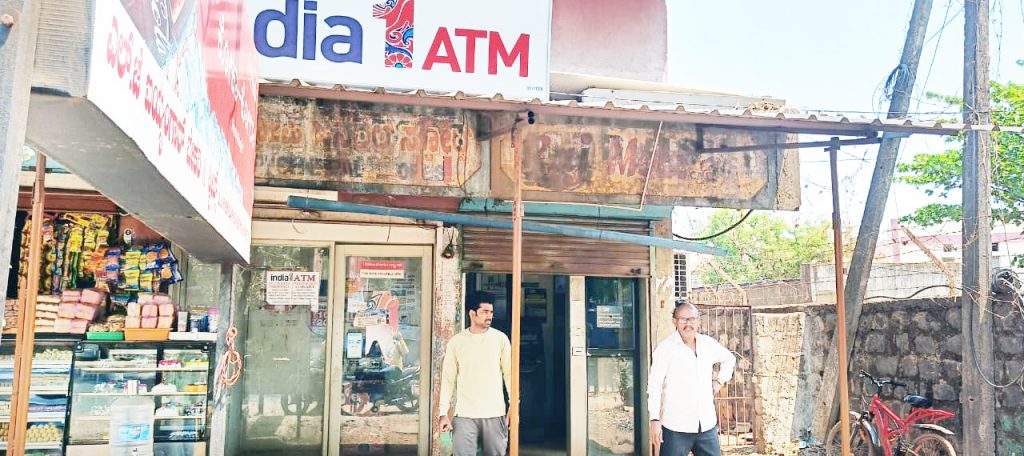 Citizens are inconvenienced as there is no money in the ATM center at Sambara