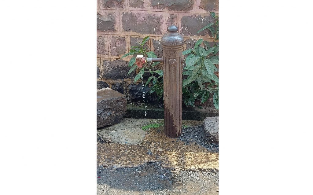 Leaking tap in Gendhali Gali : water wastage, neglect of L&T