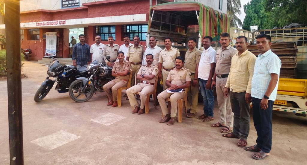 A gang of robbers who stole the iron gate of the dam was arrested