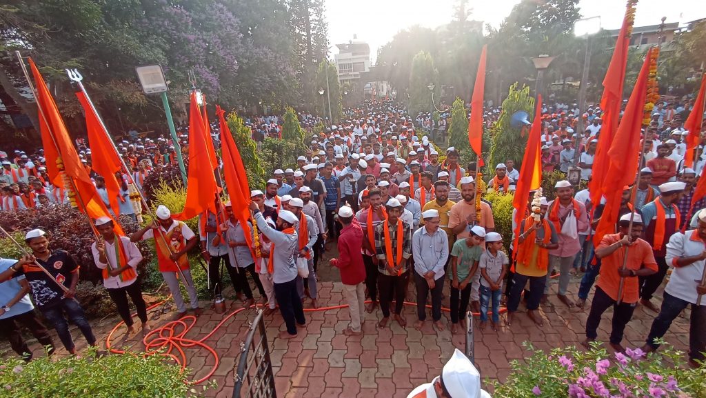 धर्मवीर ज्वाला पोहोचली गावोगावी ,शेकडो धारकऱ्यांची उपस्थिती Dharamvir Jwala reached villages, presence of hundreds of holders