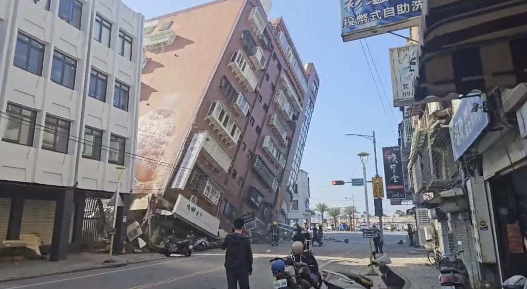 7 Dead, 730 Injured "Strongest Earthquake in 25 Years Hits Taiwan"