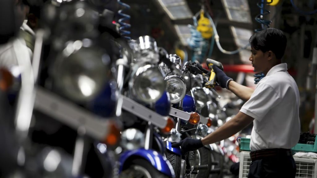 बजाज ऑटोच्या वाहन विक्रीत 24 टक्के वाढ 24 percent growth in Bajaj Auto's vehicle sales