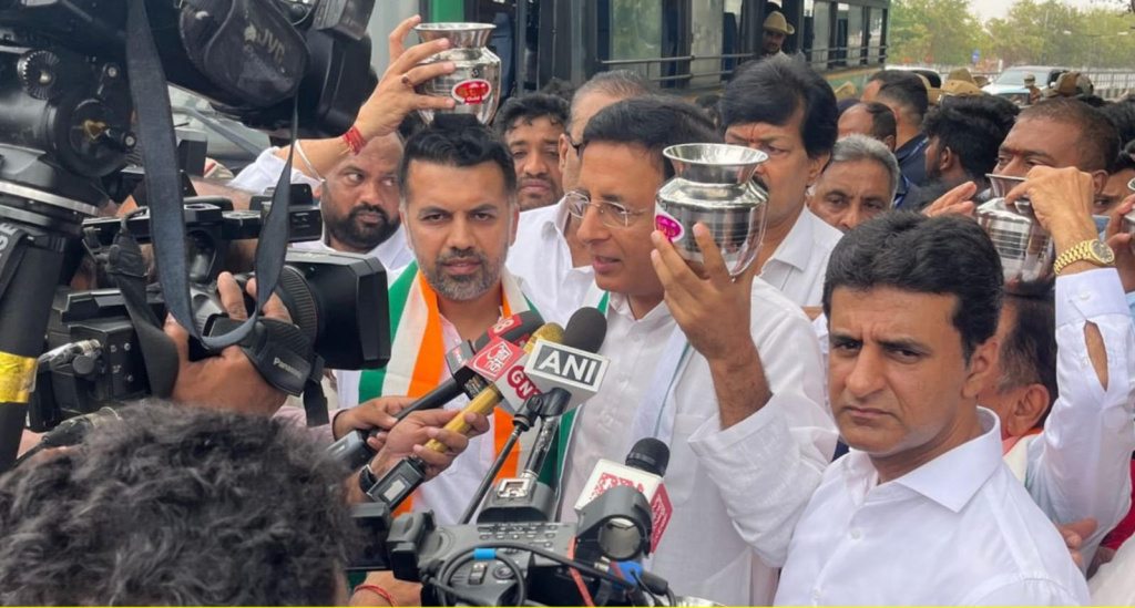 काँग्रेसचे बेंगळुरात आंदोलन Congress movement in Bangalore