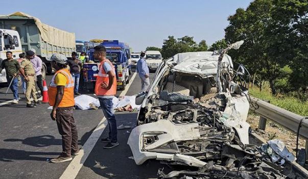 10 killed in car-trailer accident in Gujarat