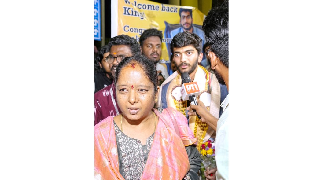 कँडिडेट्स विजेत्या गुकेशचे चेन्नईत जंगी स्वागत Candidates winner Gukesh gets a warm welcome in Chennai