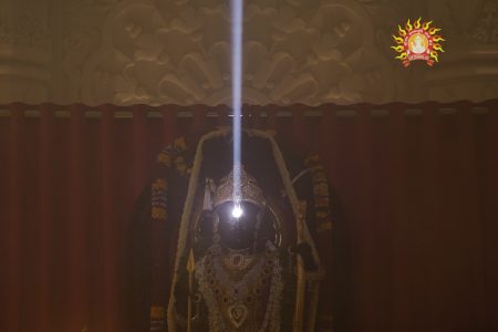 'Surya-Tilak' ceremony was held in Ayodhya as Lord Surya blessed Ram Lalla