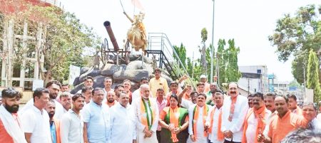 पंतप्रधान नरेंद्र मोदींच्या समर्थ नेतृत्वामुळे देशाची आर्थिक महासत्ताकडे वेगाने वाटचाल Due to the able leadership of Prime Minister Narendra Modi, the country is rapidly moving towards an economic superpower