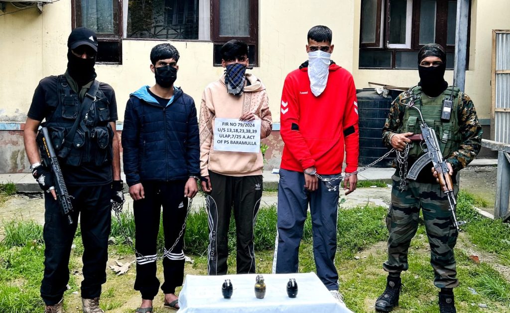 3 hands of Toyba arrested in Kashmir