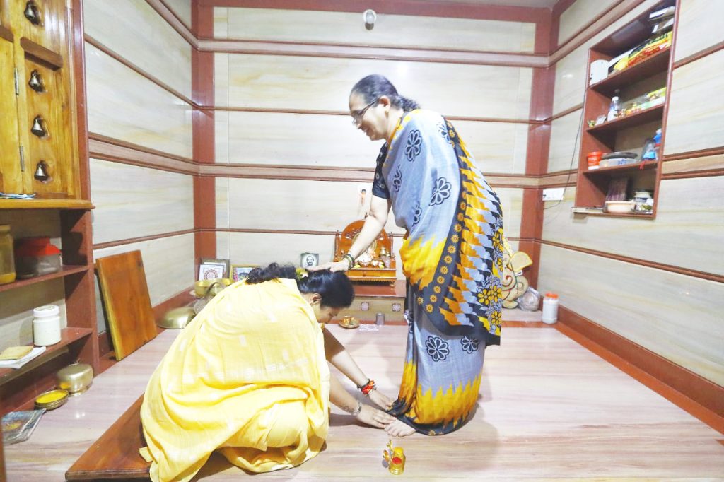 डॉ.अंजली निंबाळकर यांनी घेतली शिरसी येथील मान्यवरांची भेट Dr. Anjali Nimbalkar met dignitaries from Shirsi