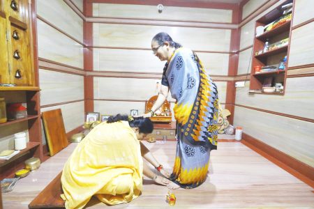 Dr. Anjali Nimbalkar met dignitaries from Shirsi