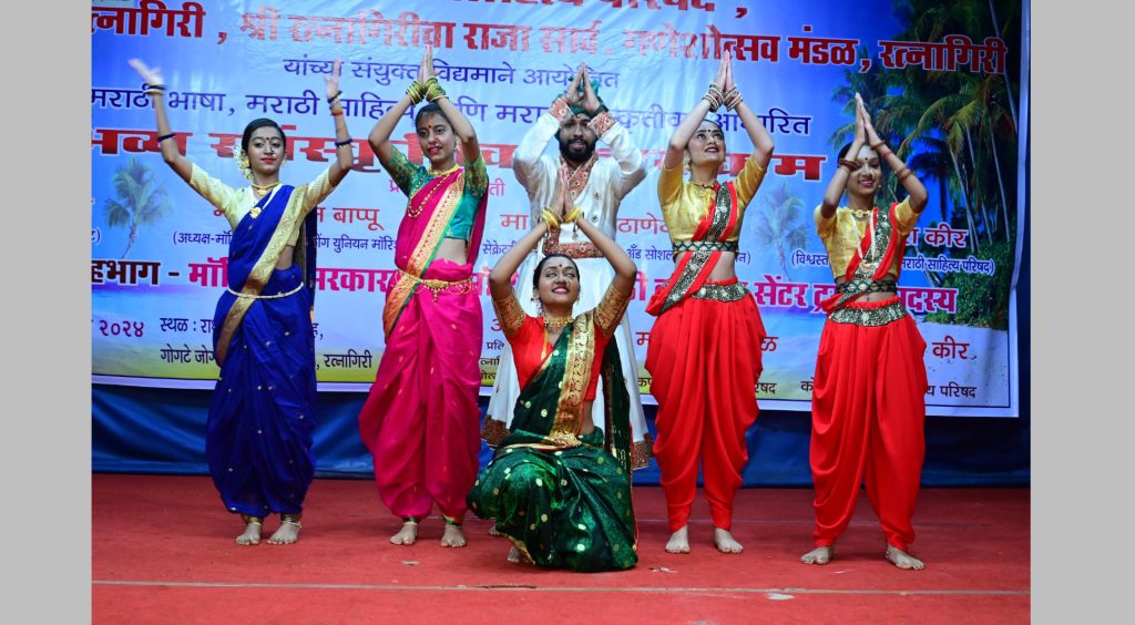 A great cultural performance by the Marathi brothers of Mauritius