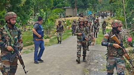 मणिपूरमध्ये हिंसाचार, गोळीबारात दोघे ठार Violence in Manipur, two killed in firing