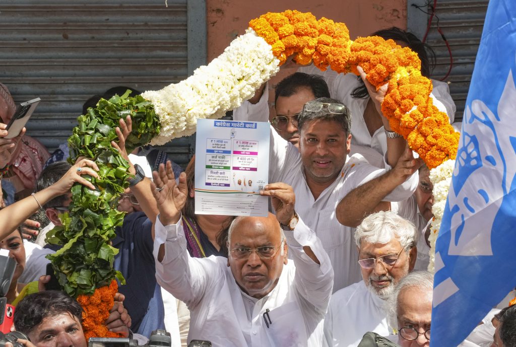 Before the Lok Sabha elections, Kharge started the 'Ghar Ghar Hami' initiative of the Congress