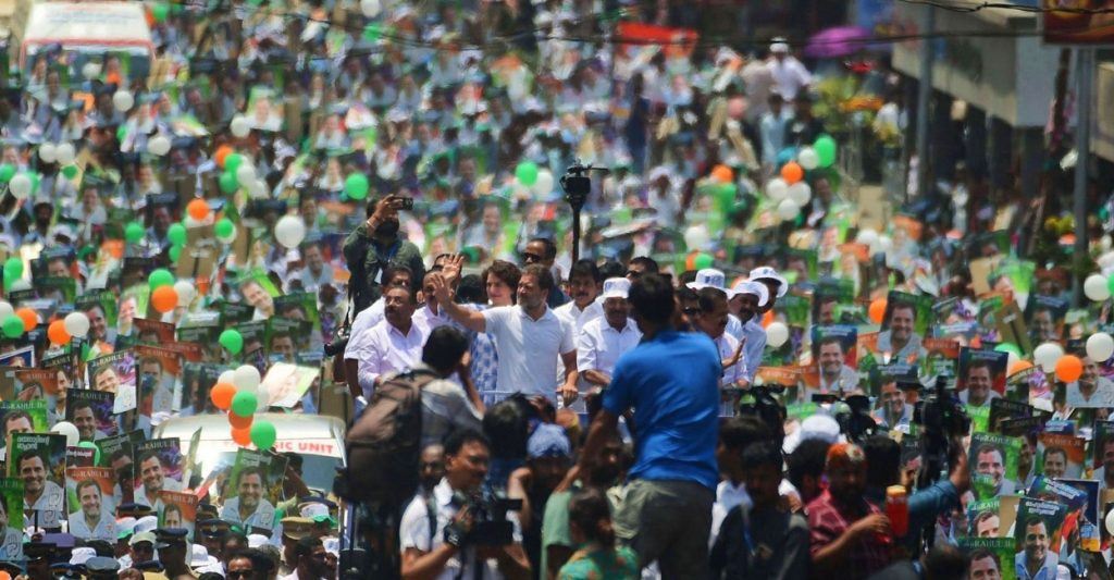 Tear the green flags at Rahul Gandhi's roadshow