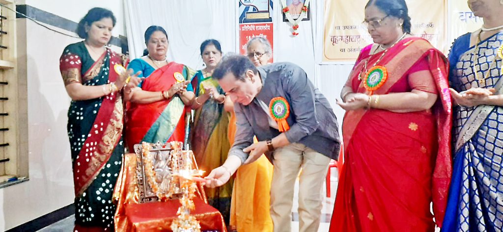 कलाकाराने प्रथम माध्यम समजून घेणे महत्त्वाचे It is important for an artist to first understand the medium