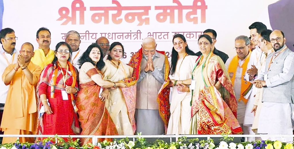 विरोधकांचे ‘कमिशन’, रालोआचे ‘मिशन’ Opposition's 'Commission', Raloa's 'Mission'