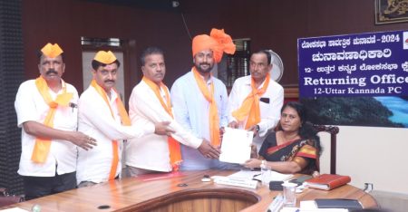 M. from Karwar. A. The application of Niranjan Sardesai, candidate of the committee, has been filed