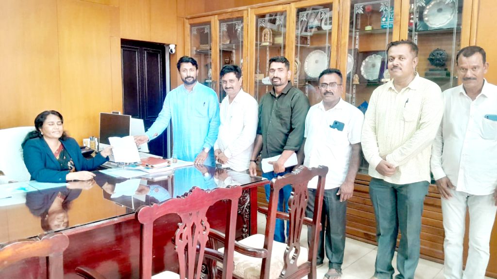 Include names in Marathi on the ballot paper