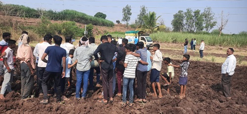 कार्वे येथे विहिरीत पडलेल्या बिबट्याला वनविभागने दिले जीवदान leopard