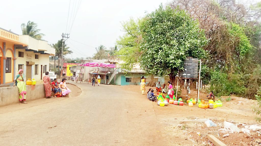 Severe shortage of drinking water in Khadarwadi