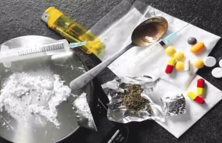 अमली पदार्थाचा अजगरी विळखा ! Addicted to drugs!