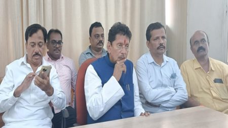 नारायण राणेंची बदनामी करणारी वाटली जातायत निनावी पत्रके