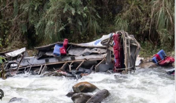 पेरूमध्ये बस दुर्घटना, 25 जणांचा मृत्यू Bus accident in Peru, 25 dead