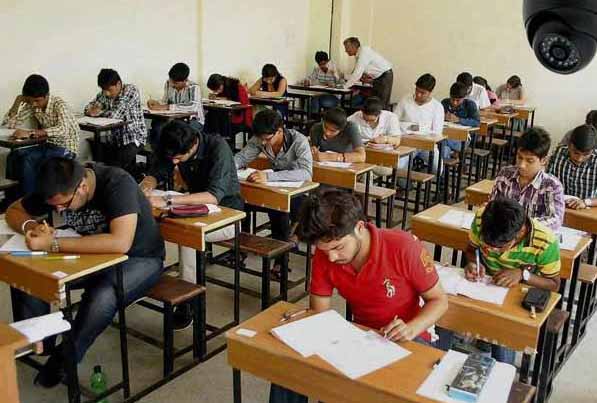 स्पर्धा परिक्षांचा पोरखेळ कोण पास, कोण फेल?