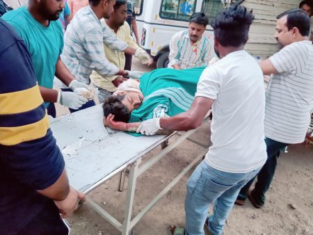 रथाच्या चाकाला धडकून दोघांचा मृत्यू : एक जण गंभीर Two die after being hit by the wheel of a chariot : one seriously