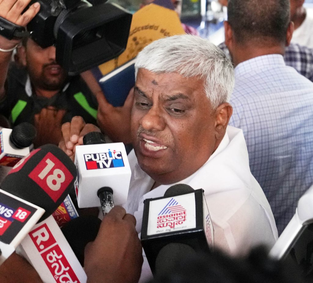 एसआयटीकडून एच.डी. रेवण्णांची कसून चौकशी H.D. from SIT. A thorough investigation of Revanna