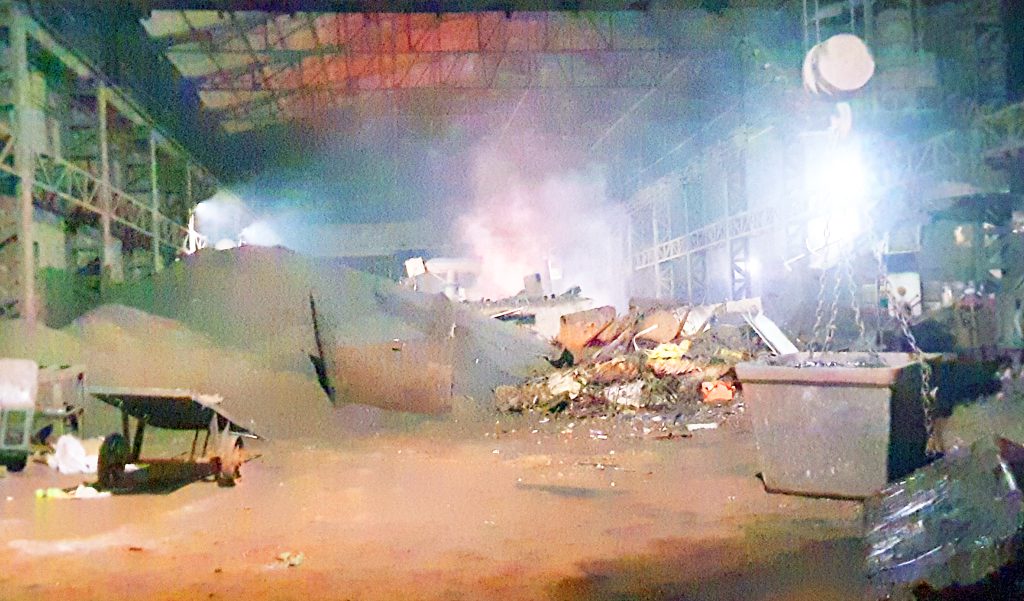 भंगार वितळवणाऱ्या फॅक्टरीत स्फोट Explosion at scrap smelting factory
