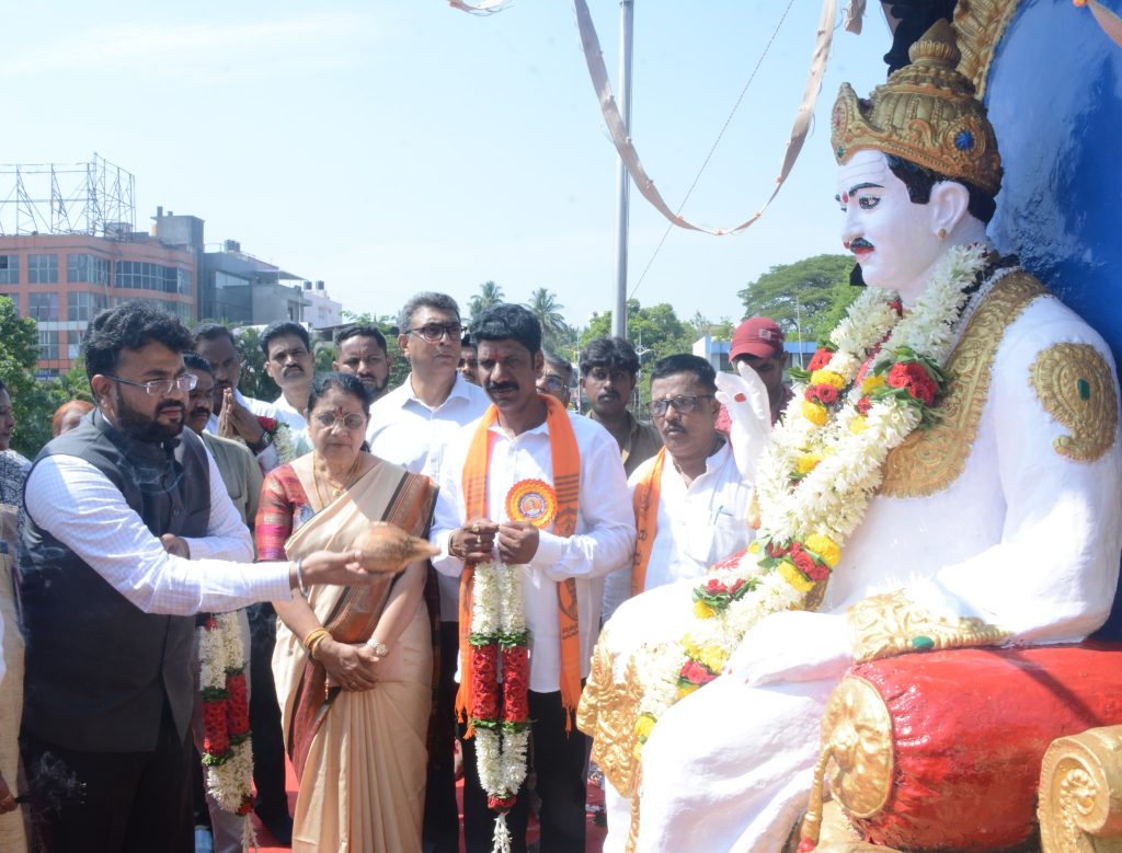 जिल्हा प्रशासनातर्फे बसवेश्वर जयंती Basaveshwar Jayanti by District Administration