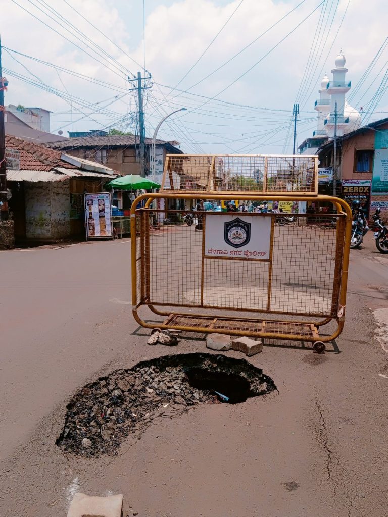 कॅम्प परिसरात रस्त्यांतील चरींमुळे धोका Danger due to cracks in the roads in the camp area