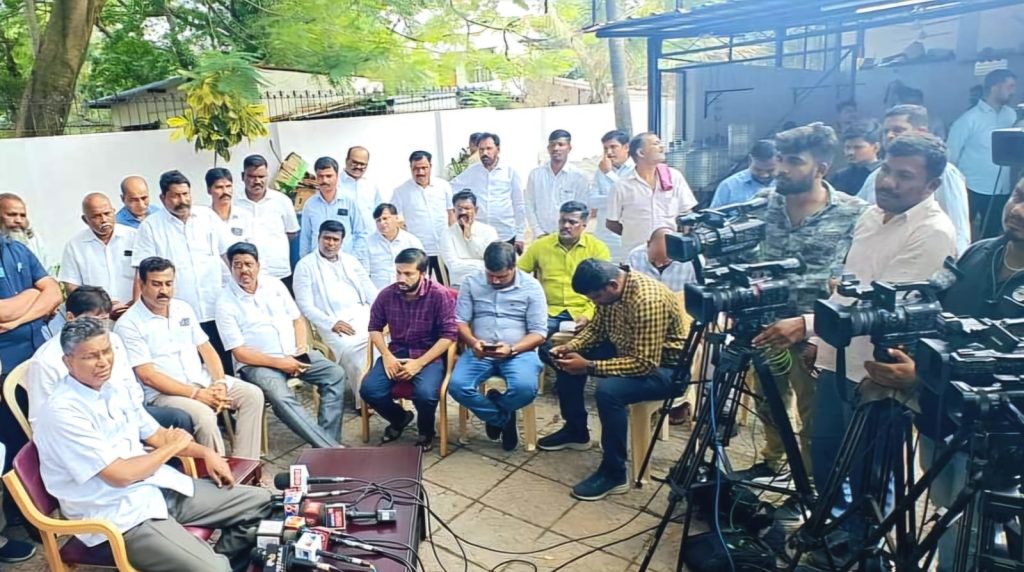 Kumaraswamy should submit the evidence regarding the pen drive