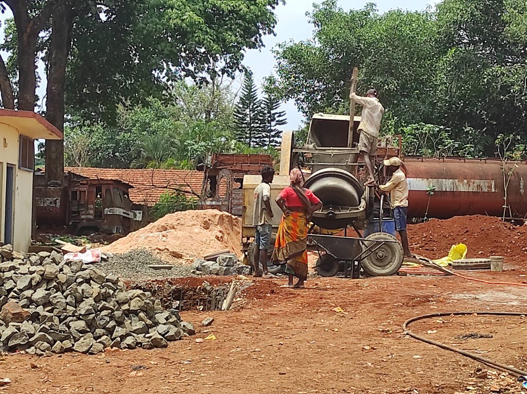 कॅम्प येथील सांडपाणी प्रक्रिया प्रकल्पाच्या कामाला सुरुवात The work of sewage treatment plant at the camp has started