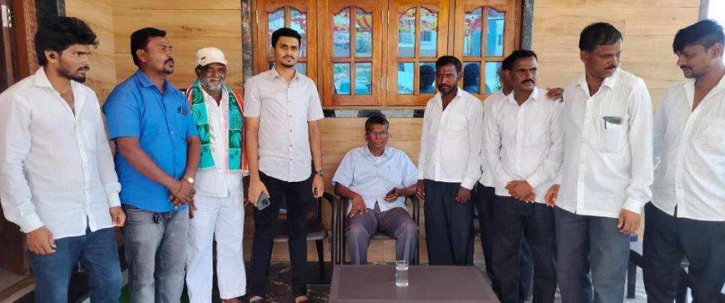 BJP workers from Chikaldinni join Congress