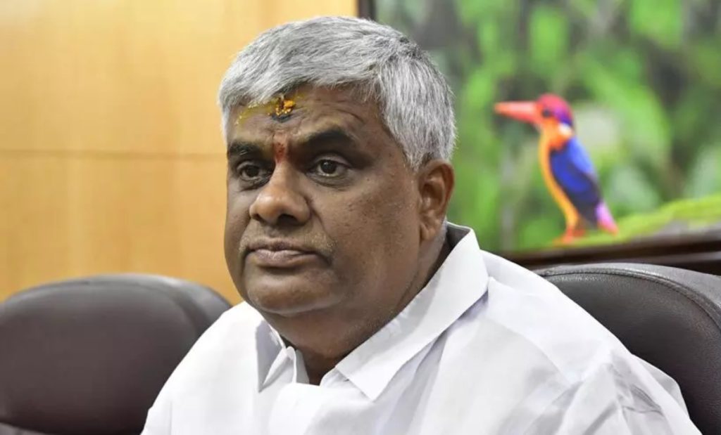 माजी मंत्री एच. डी. रेवण्णा यांना जामीन H. D. Revanna granted interim bail