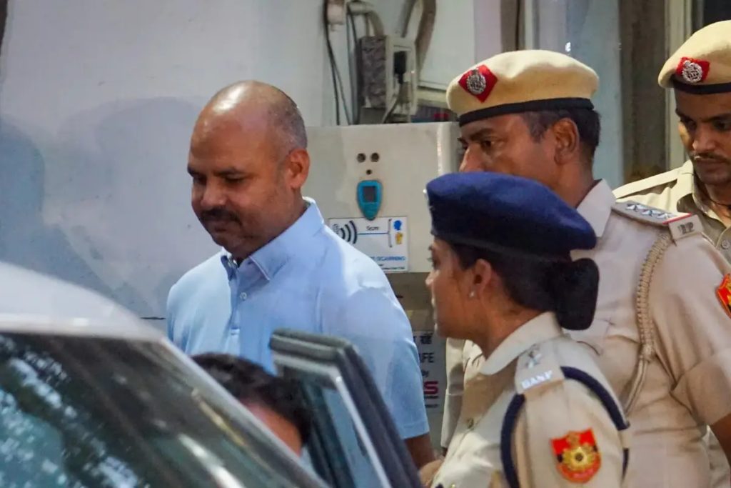 विभव कुमारला 4 दिवस न्यायालयीन कोठडी Vibhav Kumar remanded to judicial custody for 4 days
